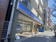 徒歩2分のローソン 