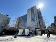 付近の新宿イーストサ