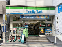 付近のファミリーマー