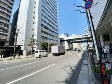 三栄ビル前面の通り