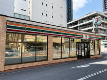 付近のセブンイレブン