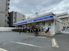 徒歩1分のローソン東
