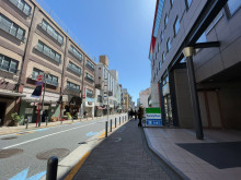 ステップ六本木前面の