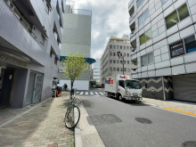 岩崎ビル前面の通り