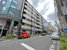 池袋オンダビル前面の