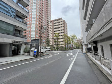 丸栄ビル前面通り