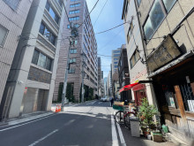 AKビル前面の通り