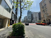 村山ビル前面の通り