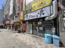 付近には飲食店が充実