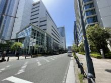 リーフみなとみらい前面の通り