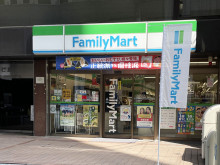 付近のファミリーマー