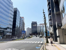 SD22ビル前面の桜