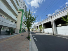 上野中央ビル前面の通