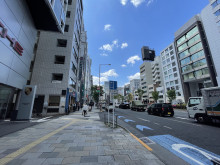 青山鈴木硝子ビル前面