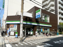 付近のファミリーマー