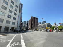 淀屋橋スクエア前面の