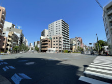 榎町ビル前面の通り