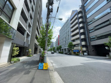 日本橋白馬ビル前面の