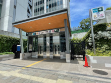 最寄りの「青山一丁目駅」