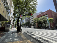 桜ビル前面の通り