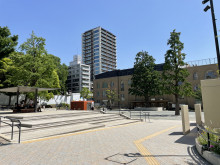 向かいの東郷元帥記念