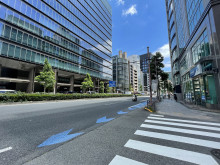 麹町鶴屋八幡ビル前面