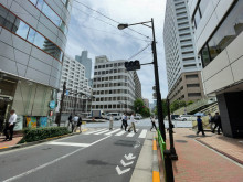 有楽堂ビル前面の通り