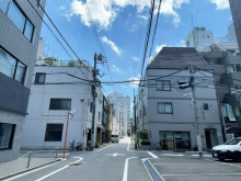 アサヒビル前面の通り