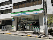 徒歩2分のファミリーマート麹町2丁目店