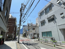 日比ビル前面の通り