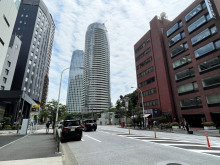 西新橋JKビル前面の