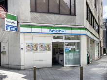 付近のファミリーマー