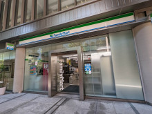 付近のファミリーマー