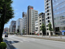 新橋MCVビル前面の