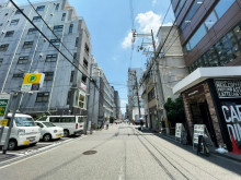 現代心斎橋ビル前面の