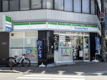 付近のファミリーマー