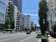 IZUMIビル前面の