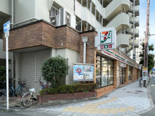 付近のセブンイレブン