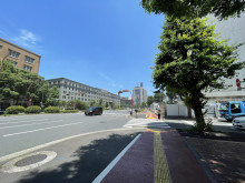 日土地ビル前面の通り