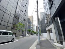 丸国ビル前面の通り