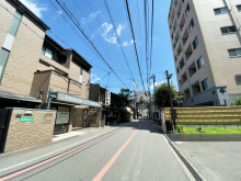 古都ビル前面の通り