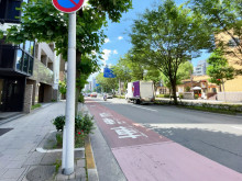 ヤサカ烏丸御池ビル前