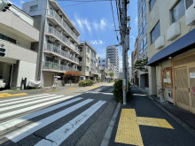 TKビル前面の通り