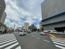 中目黒オークラビル前面の通り