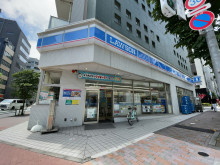 徒歩2分のローソン 