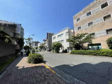 Y.T.タナカビル前