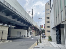 日東本石町ビル前面の