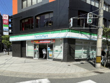 付近のファミリーマー