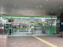 付近のファミリーマー