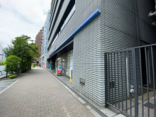 徒歩2分のローソン 